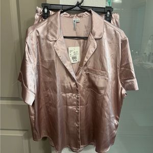 DB- UNWORN SATIN PAJAMA SET-L